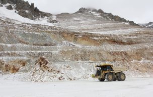 Cobre se derrumba y opera con una caída del 2,51%