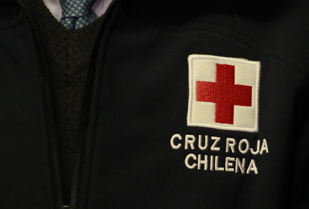 Incendio destruyó inmueble de la Cruz Roja en el centro de Santiago