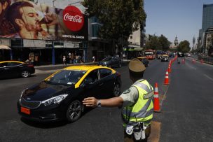 Carabineros informó cortes de vías durante marcha del 8M