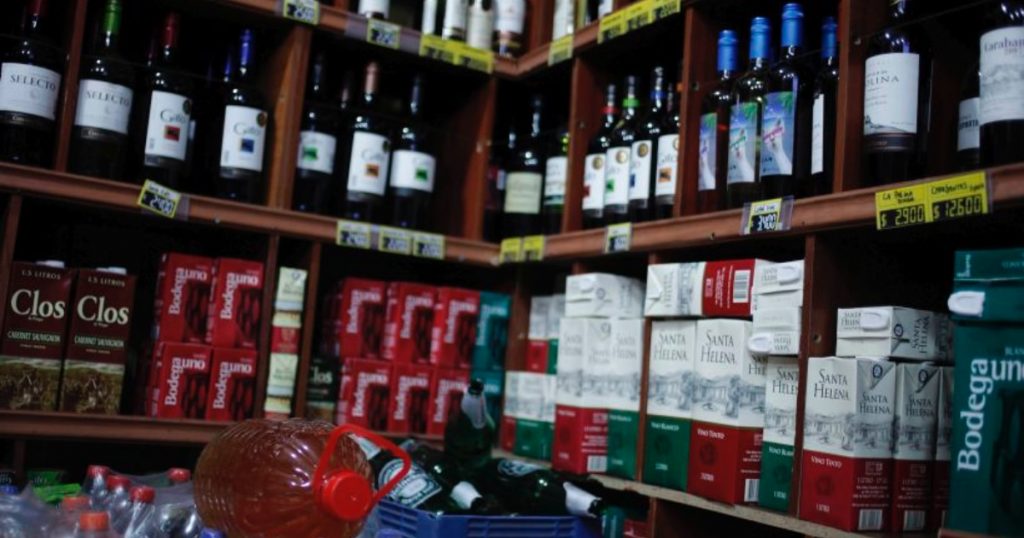 Botillerías permanecerán cerradas en las 7 comunas con cuarentena total por no ser “esenciales”