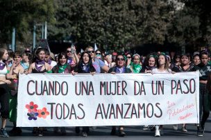 Cadem: 79% opina que Chile es país machista y 76% apoya marchas feministas