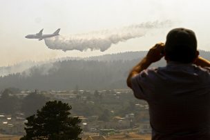 Ministro Walker descartó llegada de Supertnaker para combatir incendios de Maule