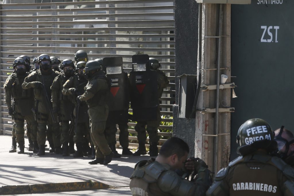 Incidentes en exterior de cárcel de Puente Alto ante temor por casos de covid-19