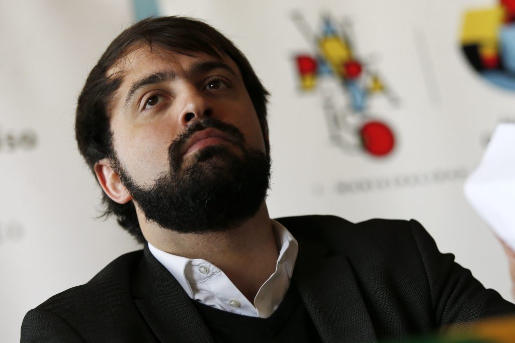 Sharp: “Lo que está pasando en el país no se va a resolver sólo con el plebiscito”