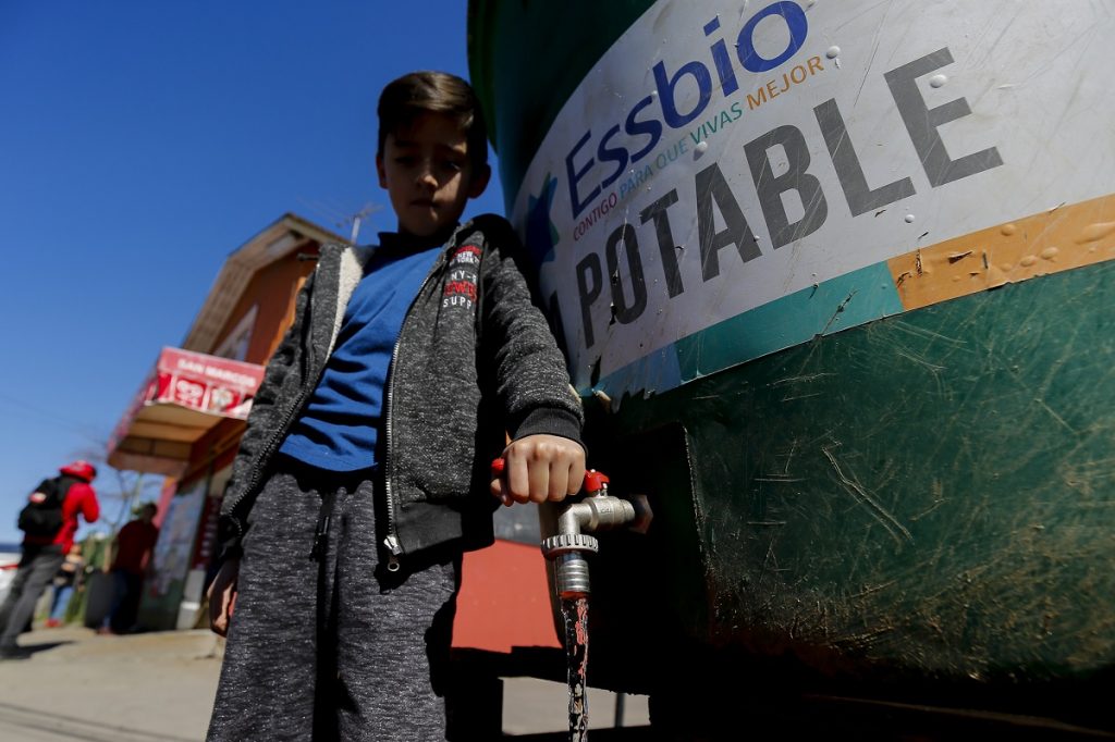 “En Chile hay 400 mil familias que dependen de camion aljibe para lavarse manos”