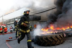 Cámara aprueba elevar pena hasta 3 años de cárcel a quienes agredan a bomberos