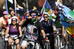 Miles de ciclistas inician marzo con gran caravana por el 