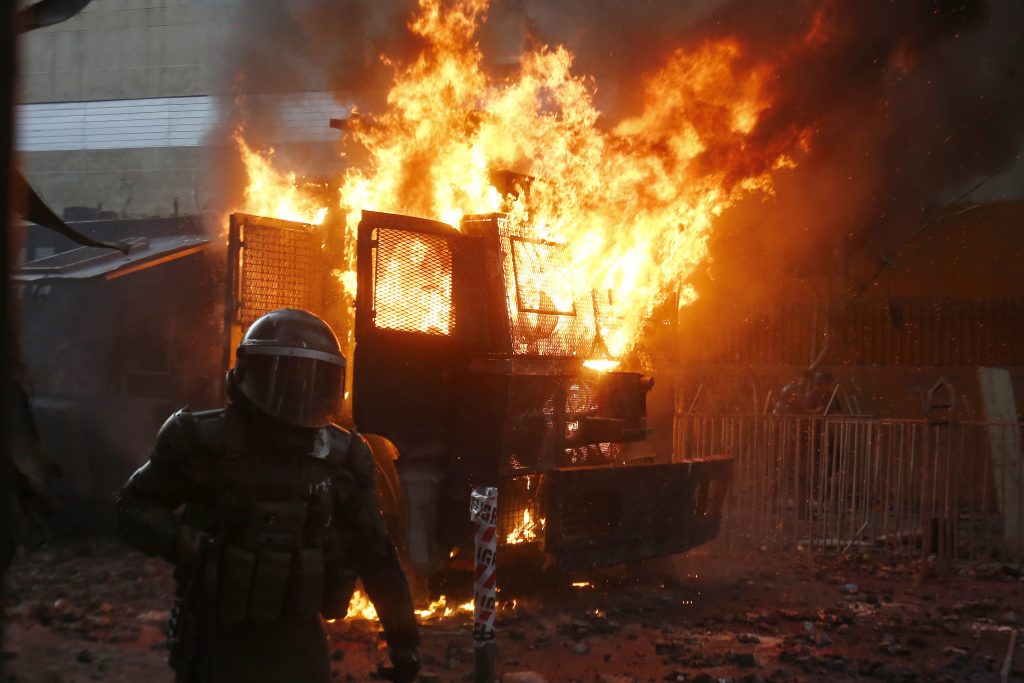 Fotógrafo que recibió lacrimógena en cara afirma: “La máscara me salvó la vida”