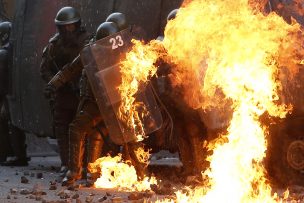 Manifestaciones en Plaza Italia dejaron 35 detenidos y 59 carabineros lesionados ayer viernes