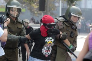 Balance de Carabineros: 53 detenidos en Santiago y 32 policías lesionados tras marcha por 8M