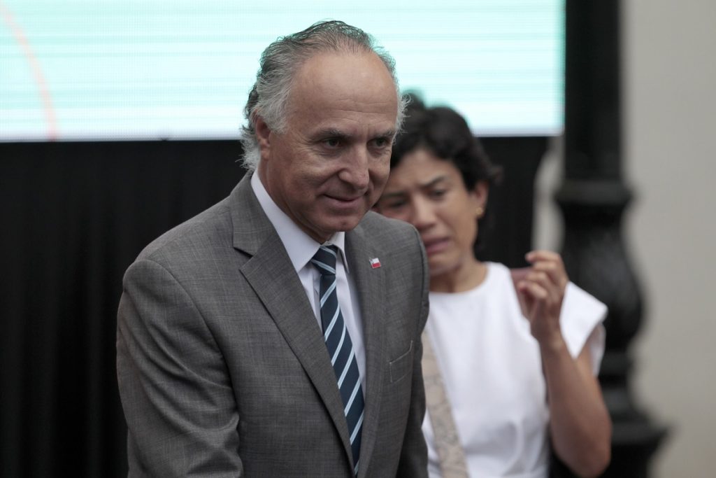 Ministro de Relaciones Exteriores: “Es imposible que la Cancillería contrate aviones para chilenos varados”
