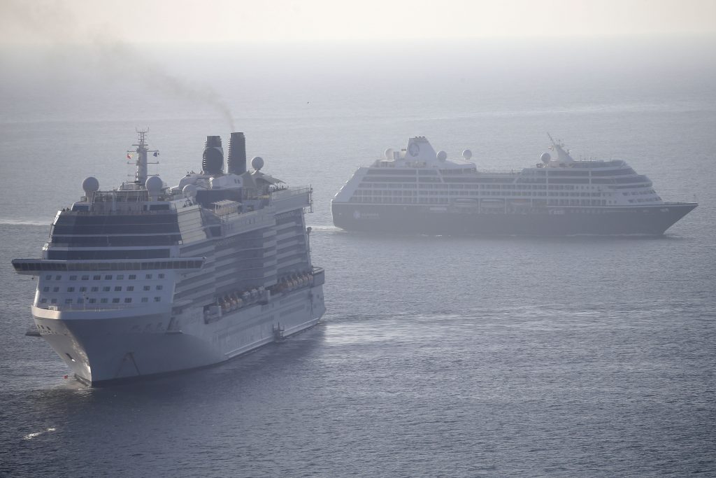 Punta Arenas: Desembarcan pasajeros de cruceros Australis tras cuarentena