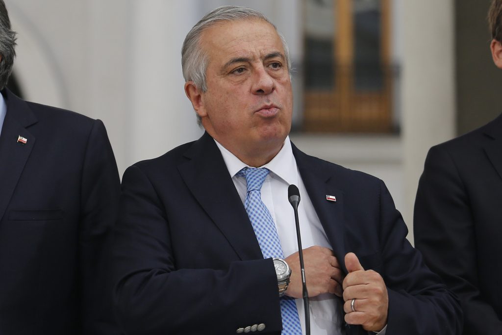 Ministro Mañalich decretó el cierre indefinido de cines, restaurantes y discotheques por coronavirus
