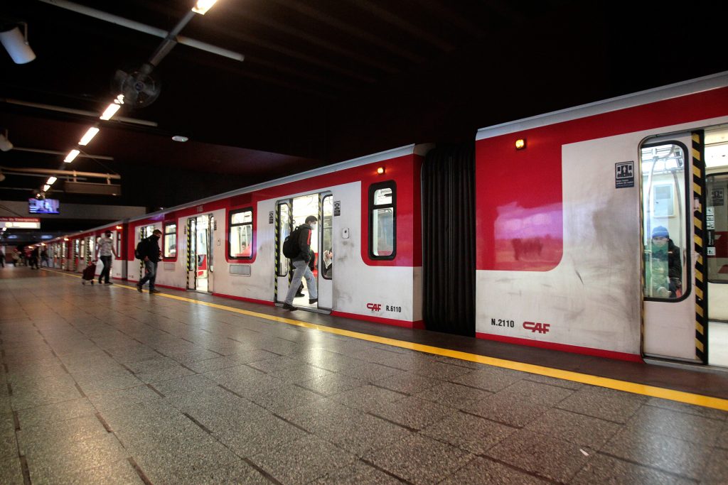 Metro registró 241.679 pasajeros menos entre el lunes y viernes de semana pasada