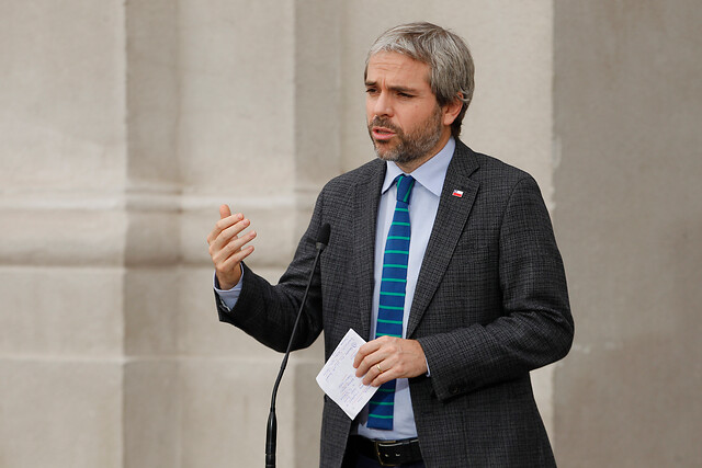 Ministro Blumel: “No puede ser que haya personas aprovechándose de la cuarentena realizando fiestas o actividades que ponen riesgo a la población”