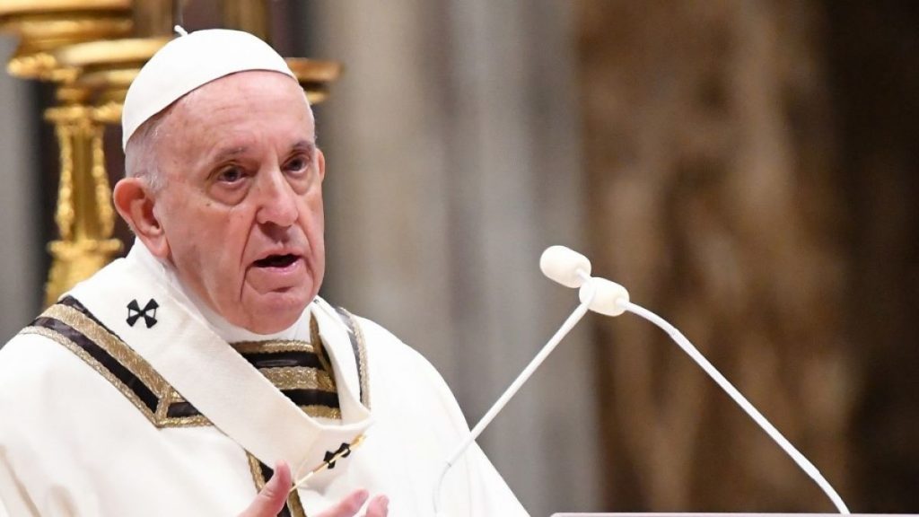 El papa pide a los sacerdotes que “salgan y vayan a visitar a los enfermos” afectados por el coronavirus
