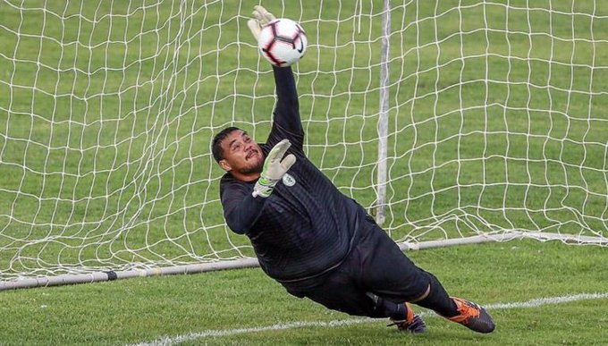Arquero con sobrepeso tapó increíble penal en la Champions League de Oceanía y se volvió viral