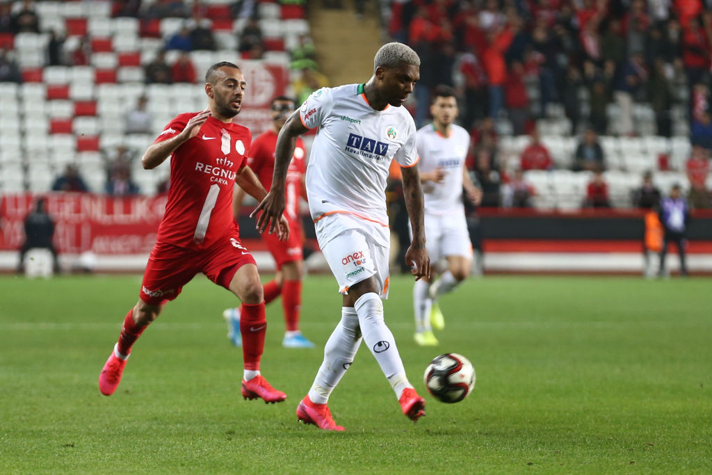 Junior Fernandes dejó Europa y continuará su carrera en exótica liga