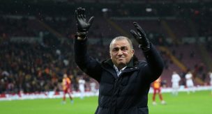 El entrenador del Galatasaray turco está hospitalizado por coronavirus