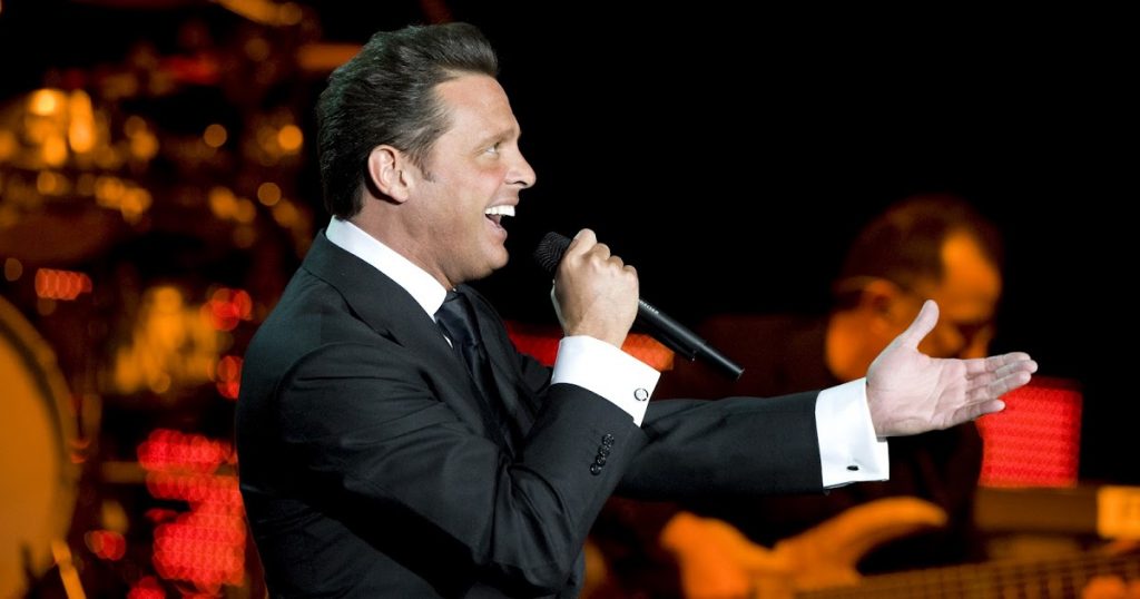 “Estoy tan agradecida”: novia de Luis Miguel acaparó elogios por elegante imagen en las redes sociales
