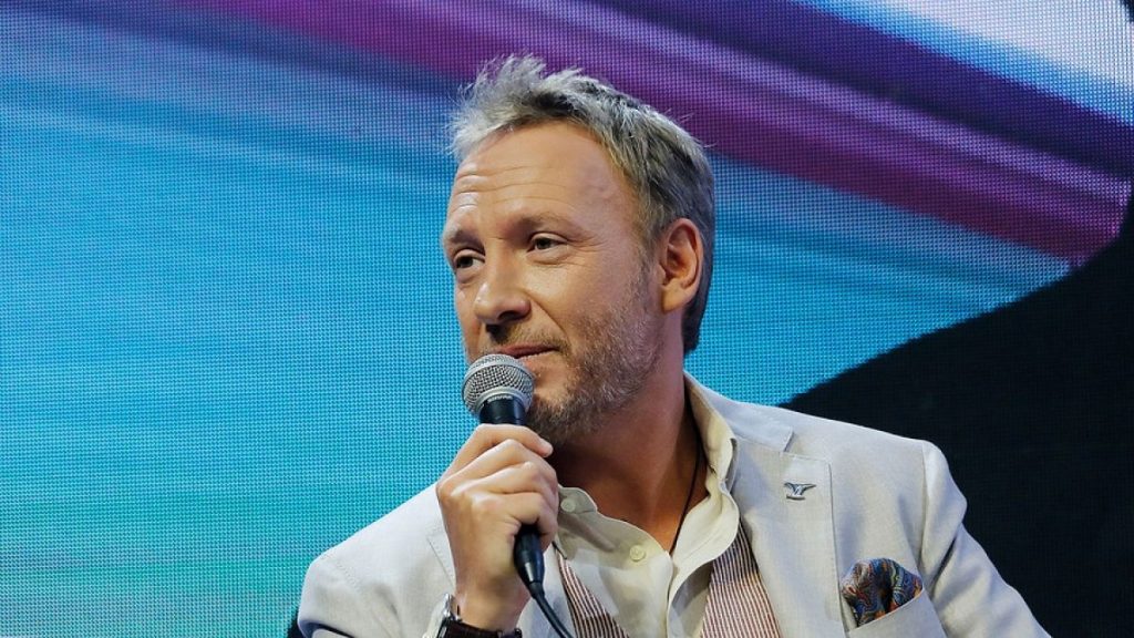 Martín Cárcamo se la jugó con romántica postal junto a su polola: “Me encantó la foto”