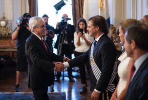 Piñera invita a nuevo Presidente uruguayo a Chile y le pide unirse al Prosur