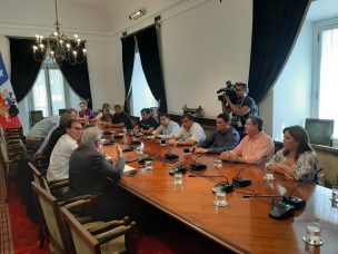 En La Moneda se realiza reunión de emergencia con ministros y alcaldes