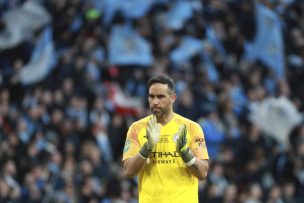 Claudio Bravo tiene un pie y medio fuera del Manchester City