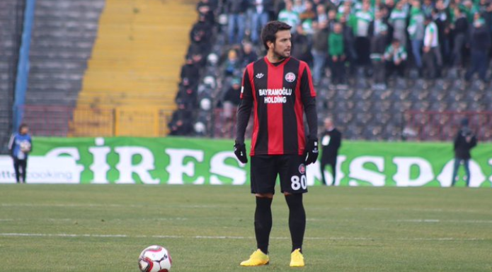 “No es lo correcto, también somos personas”: jugador chileno contó el drama que vive en Turquía a causa del Covid-19