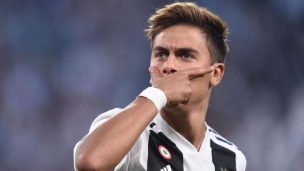 ¿Habrá la de un chileno? La impresionante colección de camisetas de Paulo Dybala