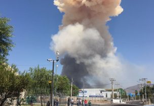 Tres desaparecidos en incendio de bodega con químicos en Pudahuel