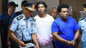 Ronaldinho pasó su cumpleaños solo en una cárcel de Paraguay