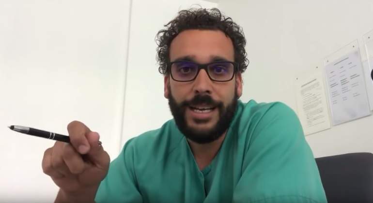 Furioso médico español arremete contra la juventud por irresponsable actitud frente al Coronavirus