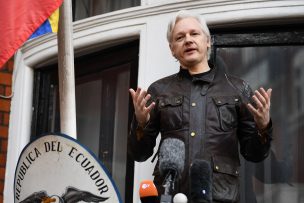 Assange tuvo dos hijos con su abogada durante reclusión en embajada de Ecuador