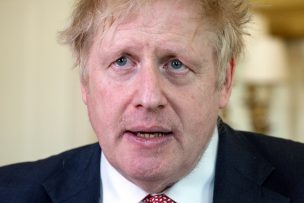 Boris Johnson salió del hospital donde estuvo internado por coronavirus