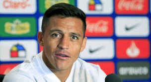 Alexis Sánchez regaló huevitos a niños de Tocopilla y envió importante mensaje