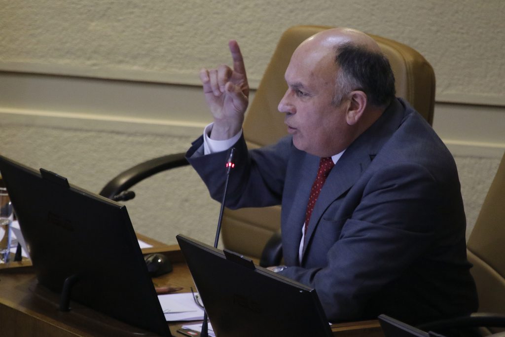 Bobadilla (UDI): ”Una vez más Abbott es desautorizado por sus fiscales”