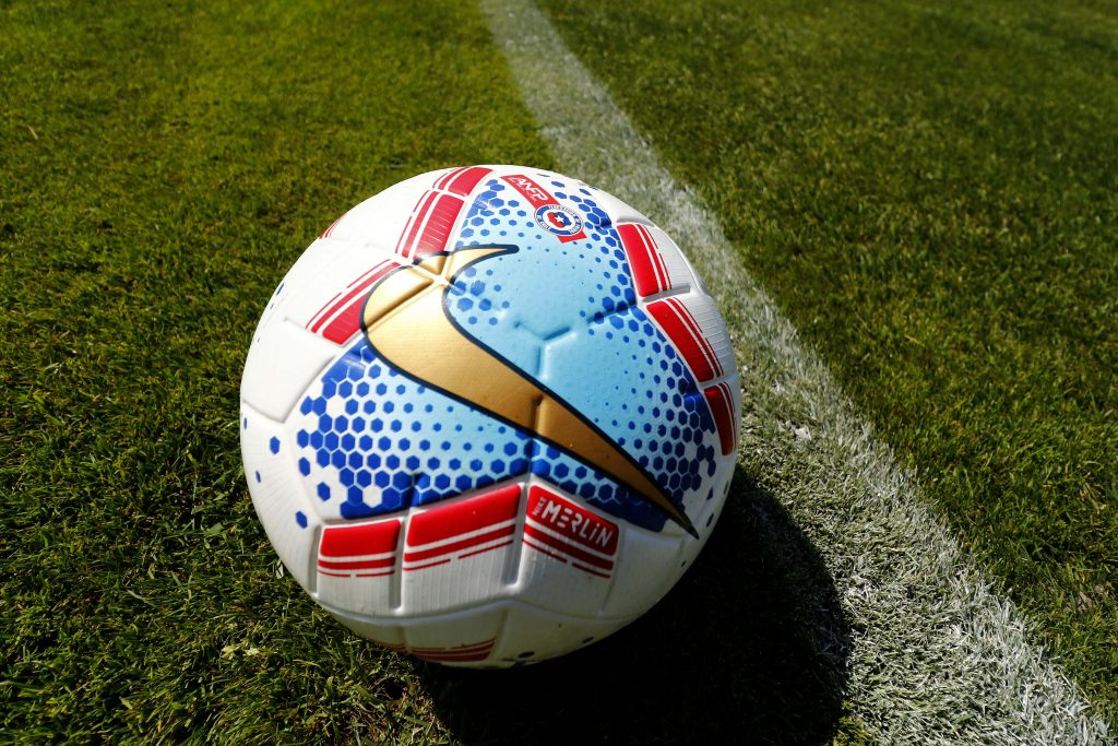 La FIFA “trataría con flexibilidad” la opción de una tercera ventana de fichajes