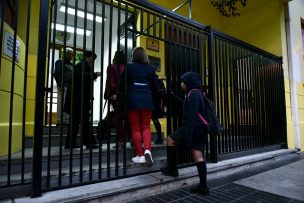 Alcaldes piden postergar reinicio de año escolar fijado para el 27 de abril