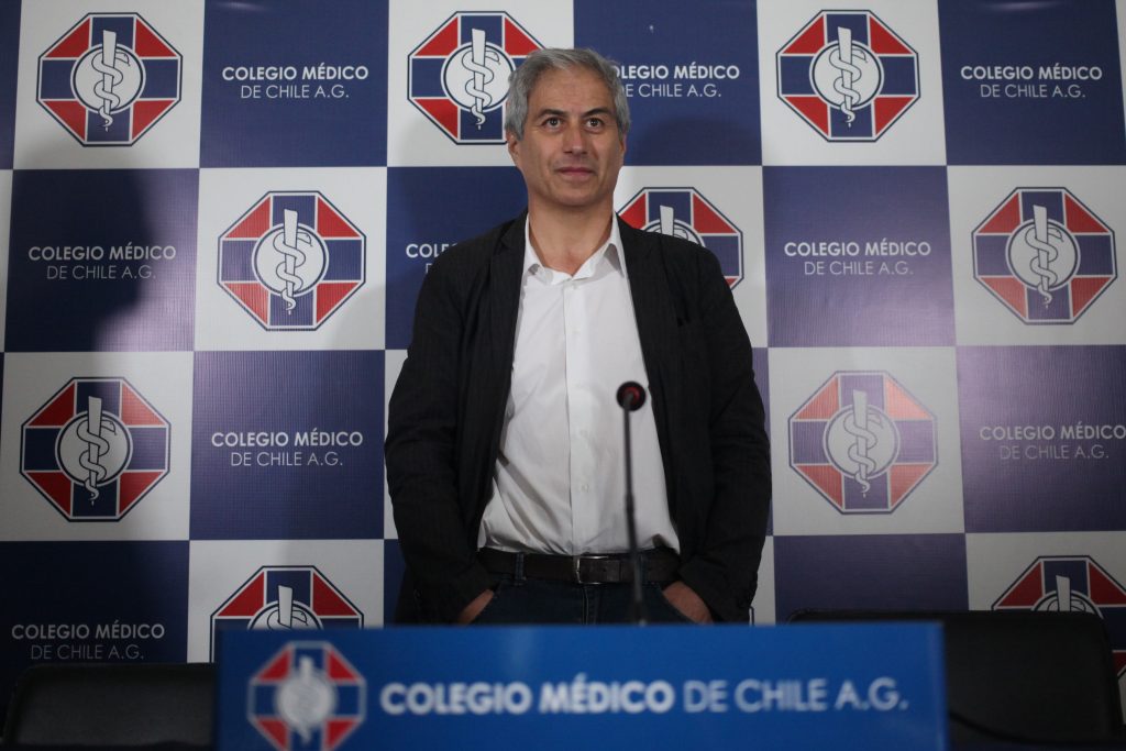 Mario Aguilar criticó las palabras del ministro Mañalich sobre el regreso a clases: “Es la peor persona para la función que está desarrollando”
