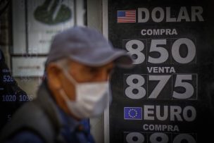 El dólar cerró de forma estable y se mantuvo sobre los 850 pesos