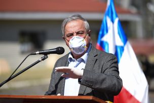 Ministro Mañalich arribó a Punta Arenas para entrega de ventiladores mecánicos e insumos