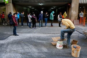 FOTOS | Largas filas para cobrar el seguro de cesantía