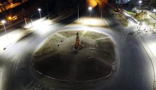 FOTOS | Reponen luminarias en Plaza Italia tras el estallido social