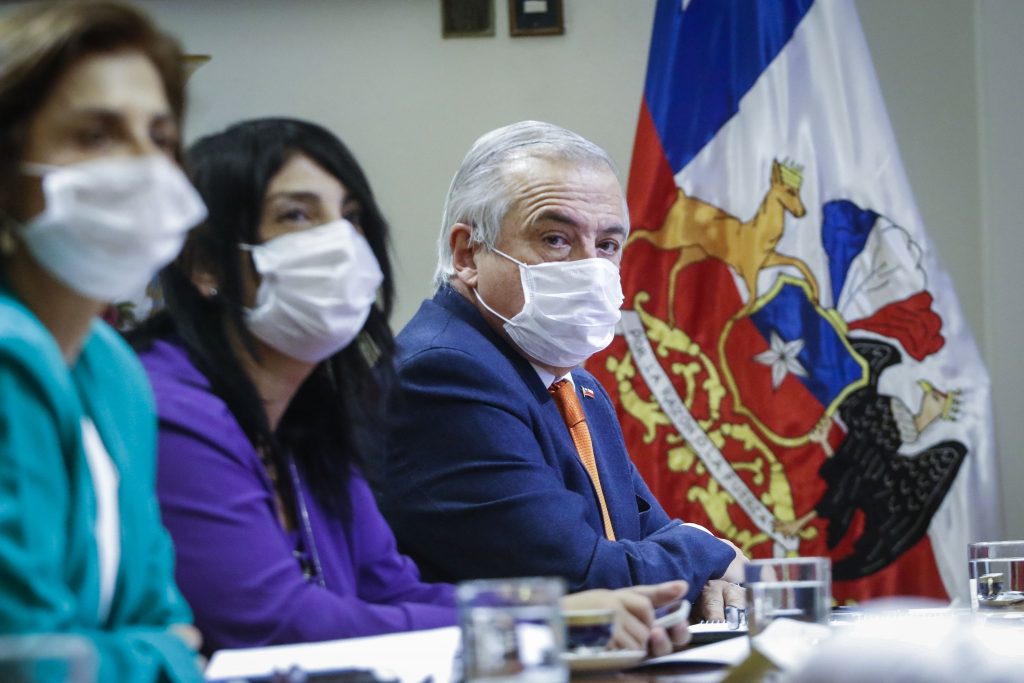 “Él gestionó incluso la decisión de conectarme a ventilador mecánico”: Ministra Rubilar contó cómo Mañalich le salvó la vida