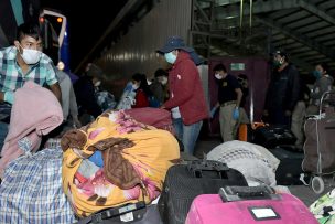 430 bolivianos que no pueden entrar a su país fueron llevados a un albergue en Iquique