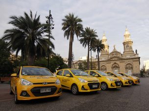 Escuela de conductores se pone a disposición de Santiago para repartir víveres a adultos mayores