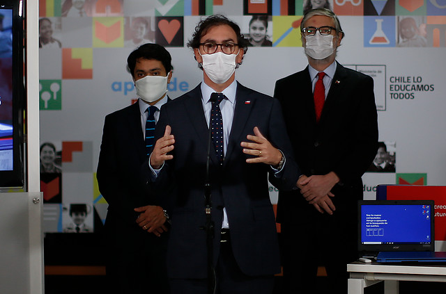 Ministro de Educación reaccionó a dichos de Mañalich por suspensión de clases: “Se hizo escuchando a todos los actores”