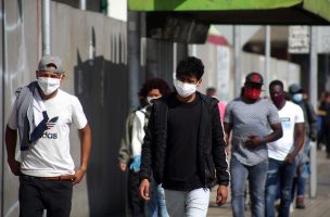 Comienza uso obligatorio de mascarillas: multa de $2,5 millones a quienes incumplan