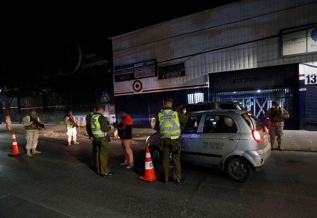 Carabineros informó de 782 conducidos en pasada jornada de toque de queda